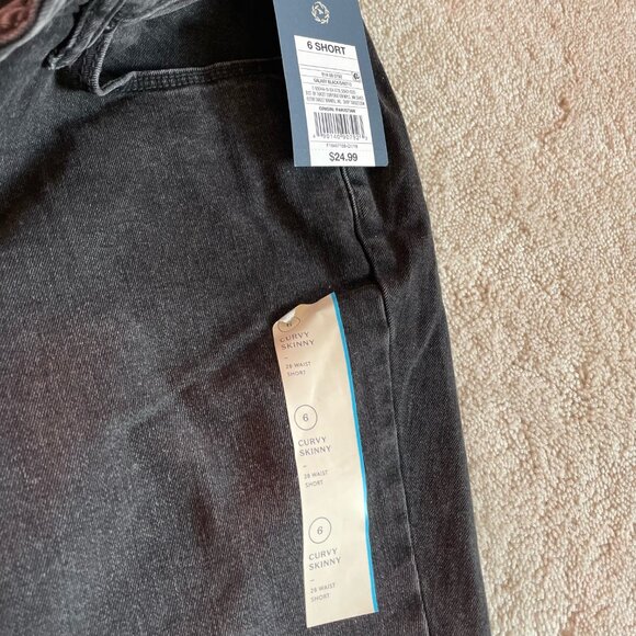 Universal Thread Black NWT Curvy Skinny Jeans 6 Short - Picture 3 of 8